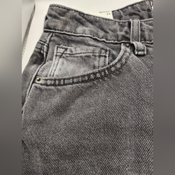 Forever 21 Juniors Loose Fit/90s Fit Black Ripped Jeans Size 24 - Picture 4 of 14